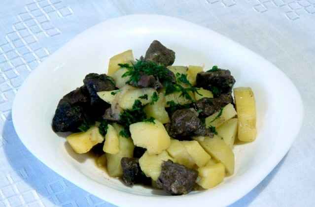 Печеночный гуляш с картофелем